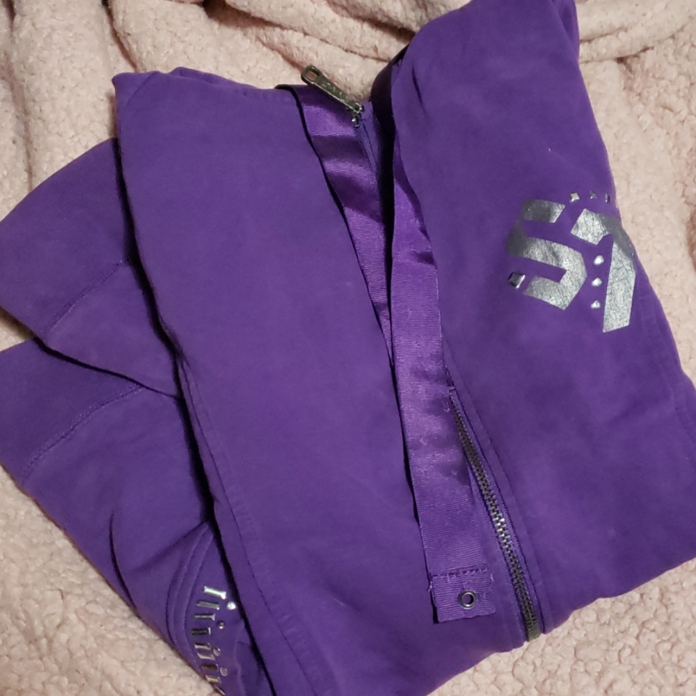 SOLD 🌸 Purple Zipped Up Hoodie 🌸